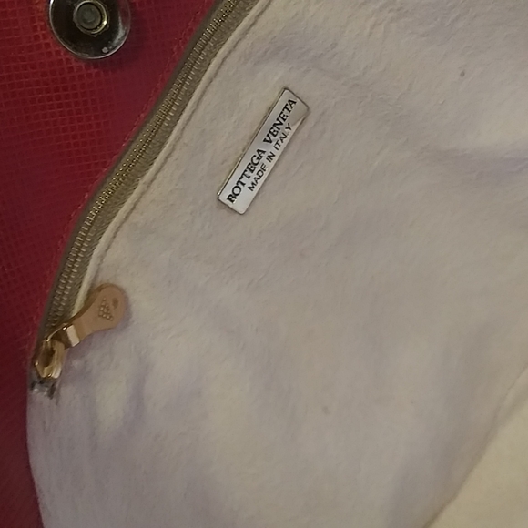 SOLD. 💕Bottega Veneta Red Leather Intrecciato Hobo Bag - Picture 4 of 15